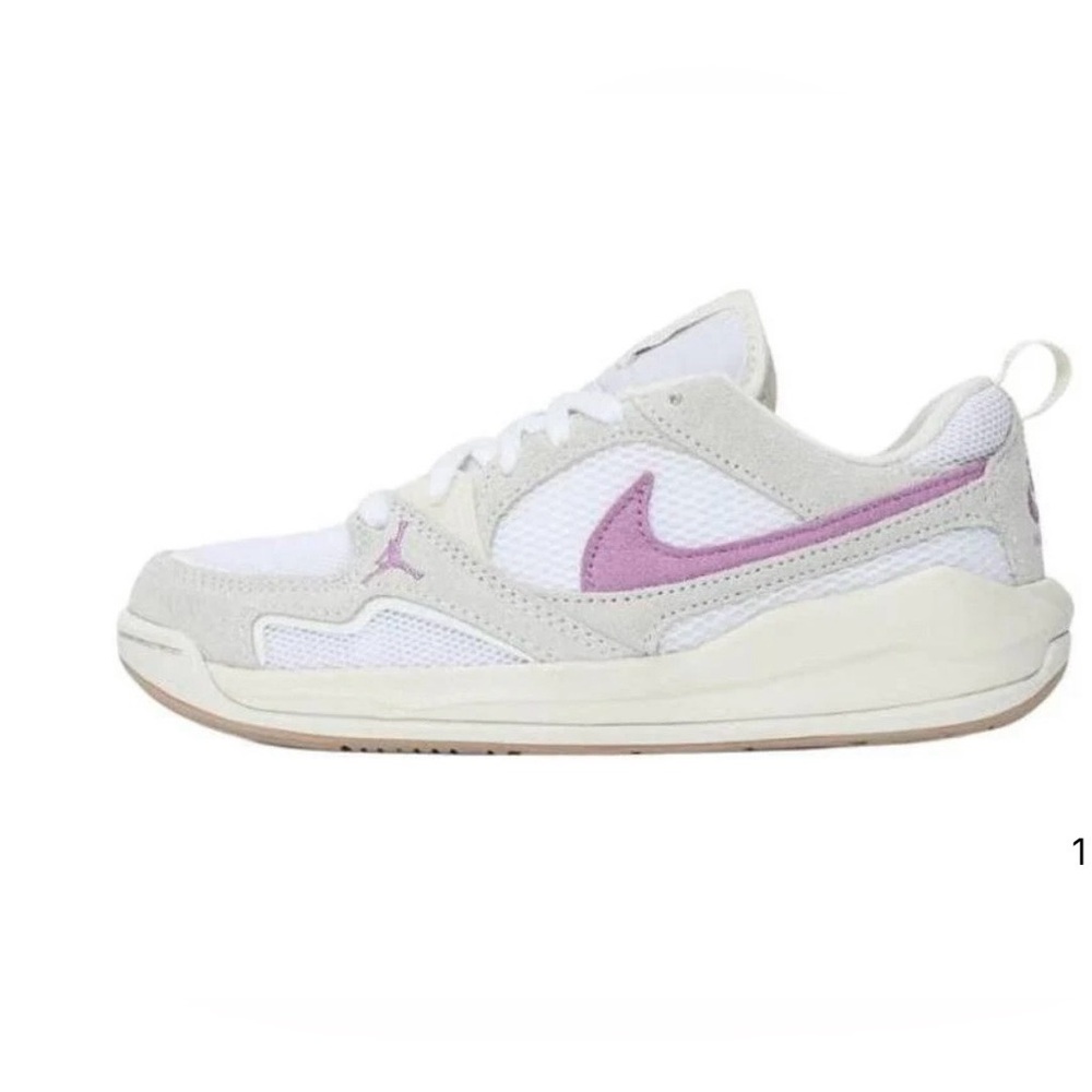 New in Box Nike Jordan CMFT Era gym shoes. Size 5.5Youth (women’s 7).